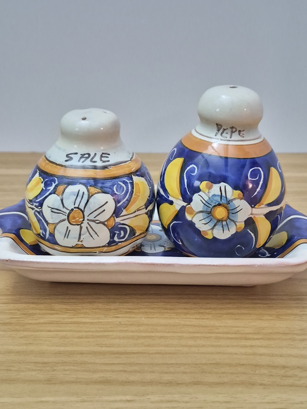 Vintage Italian Pottery Salt Pepper Shaker Set Hand Painted Sicily Majolica